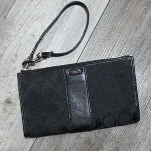 Coach | Vintage Black Canvas Monogram AOP Wristlet